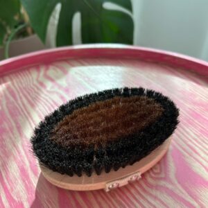Ioniserende lichaamsborstel van paardenhaar en koper – tegen cellulitis, voor droge massage en huidverzorging